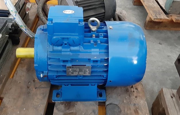 MOTORE ASINCRONO TRIFASE 4 KW mod. SMEM usato